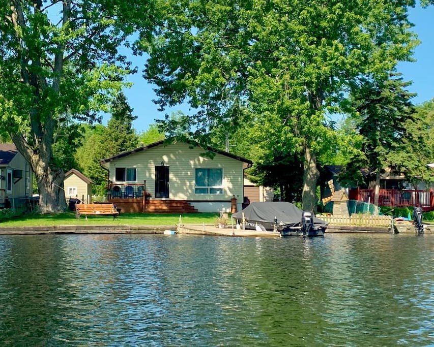 The Cottage on Trent River (air conditioned) Cottages for Rent in