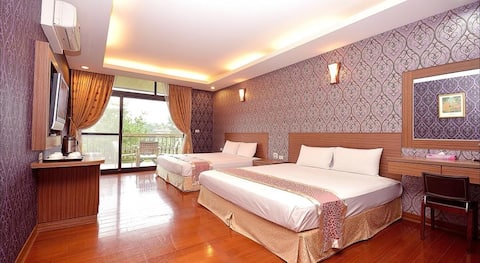 Peach Villa B&B ~ Deluxe Quad Bed