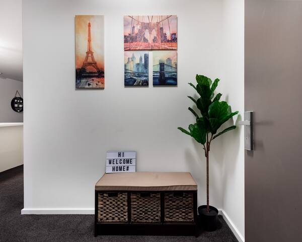 HUGE SAVE!FACE CROWN CASINO!CLOSE EVERYTHING!FREE gallery image 3