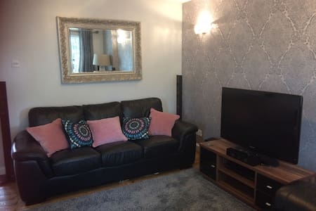 Luxury B&B style apartment next to the M1 J26