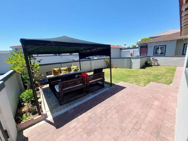 Flower house Entire gallery image 4