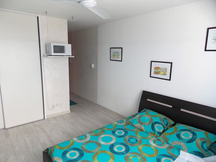 Joli studio proche aéroport/université Appartements en résidence à