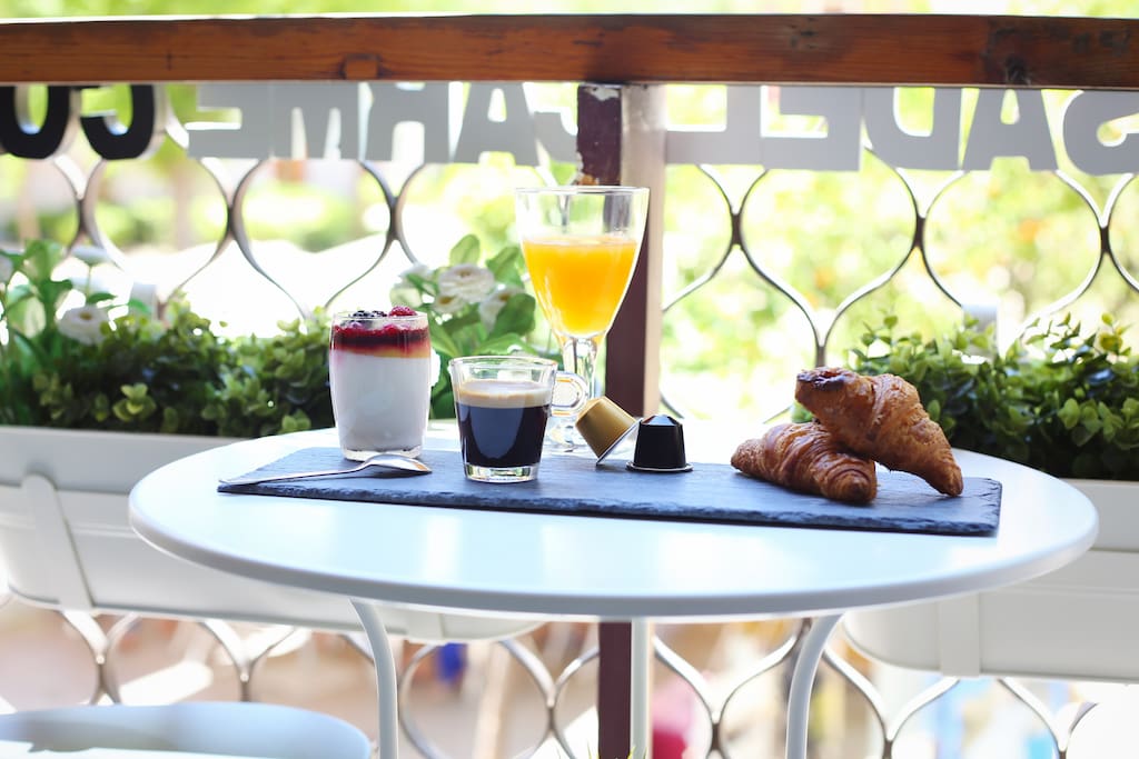 Desayuno en la terraza