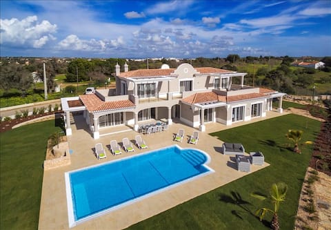 Villa Pinta - Magnificent newly built 5 bedroom pr