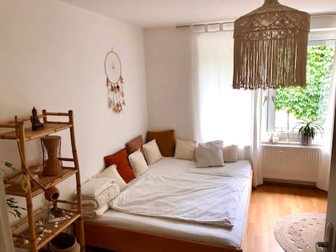 Successful Airbnb property: Cosy appartement next to Nymphenburg Castle in Nymphenburg