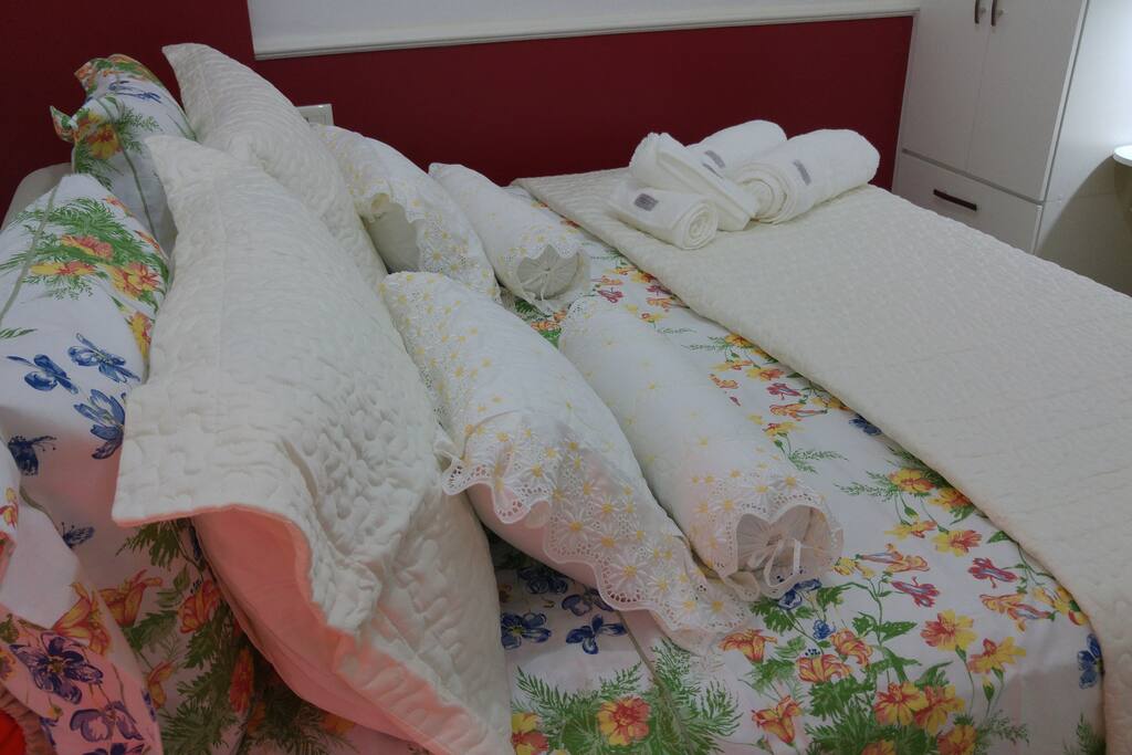 Cama de casal com opção de duas camas de solteiro