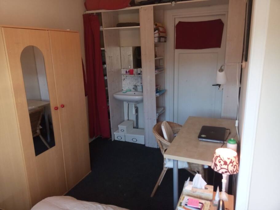 Eigen wasbak op de kamer