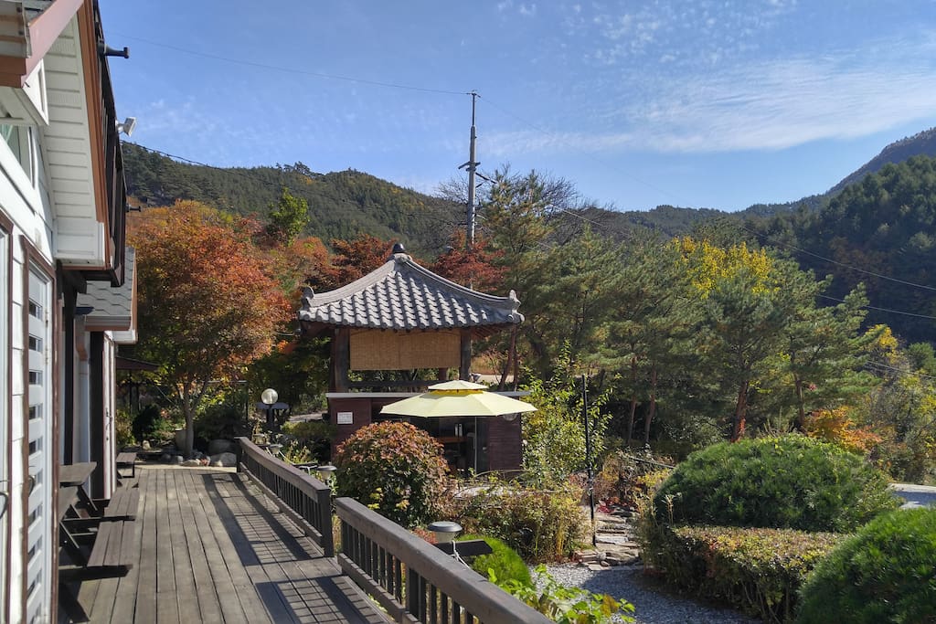 Autumn view arround the pension
단풍이 물들어가는 가을풍경