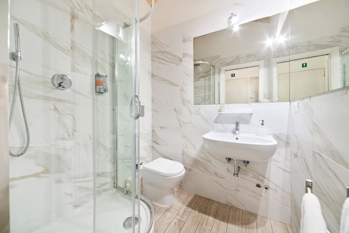 Manin58 : 4 bed 4 bath flat w/Balcony near Termini gallery image 5