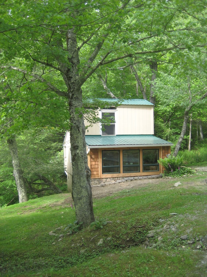 CONTEMPORARY RUSTIC CREEKFRONT COTTAGE Cottages for Rent in Blowing