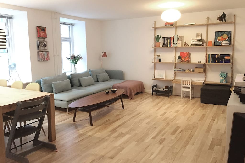 Living room with space for an air mattress for 2 adults (150 x 200 cm)
