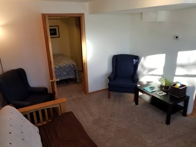 Cozy Private Guest Suite- Northeast MPLS