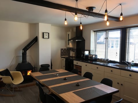“Ideally located Quirky Apartment @ No4