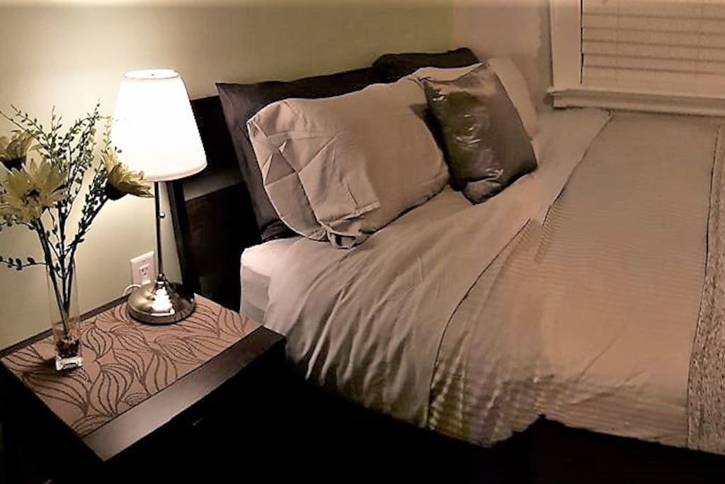 APPLE ROOM: 1 queen firm orthopedic beds, fits up to 2 people comfortably. Private en-suite 3 piece bathroom. 43" Smart 4K TV with Netflix ready to go! Room is a private locked room.