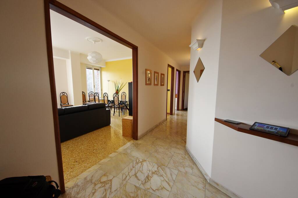 Ingresso alla casa - Entrée - Main entrance - Entrada
