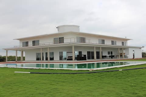 Magnificent residence on the best beach in the Gulf