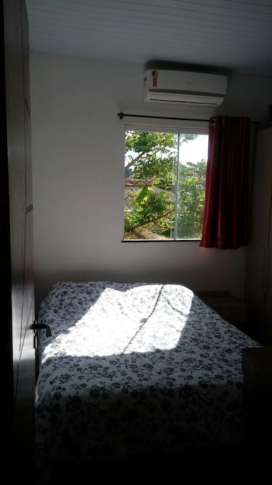 quarto casal com ar condicionado