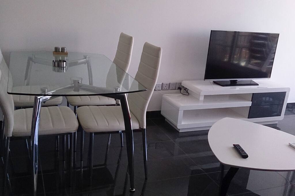 TV/Lounge Room / Diner