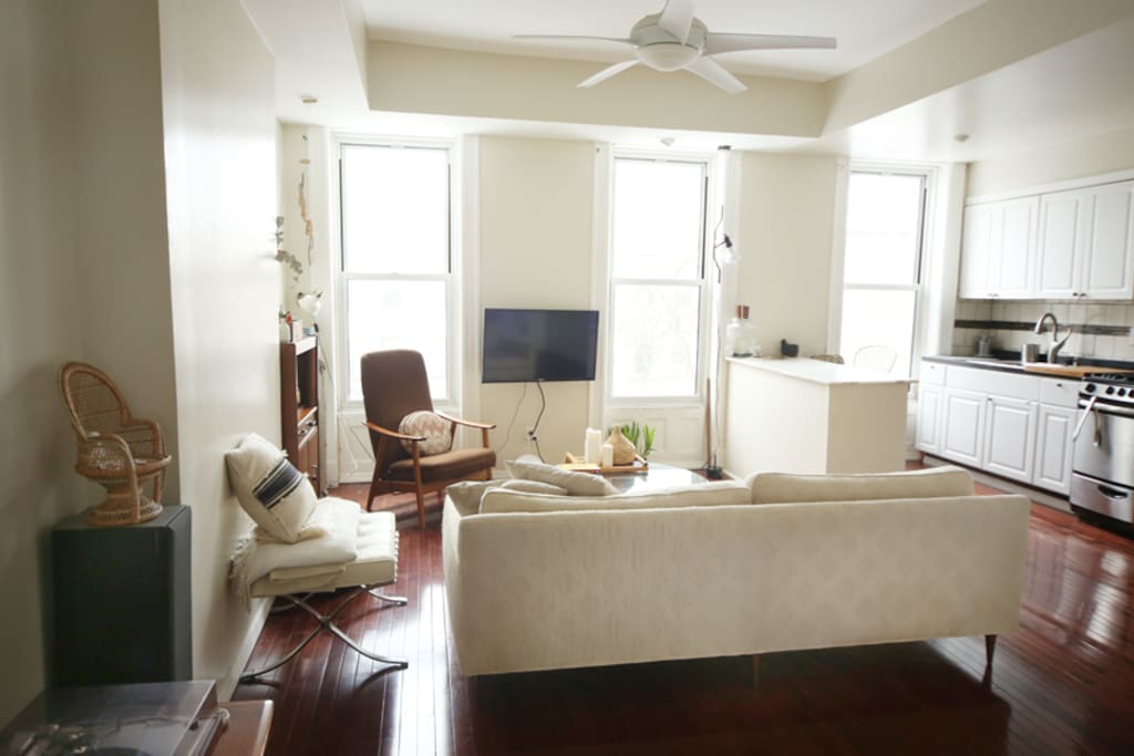 Livingroom and open kitchen