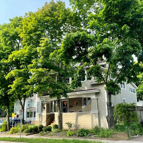 Downtown character 4 bedroom perfect location gallery image 2