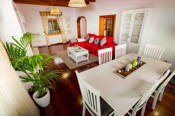 CHARMING VILLA-UNIQUE VIEWS IN THE HOPE