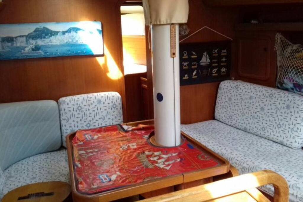 The dinette/ La dinette