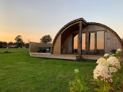 Dartmoor View Luxury Log Cabin with Hot Tub
