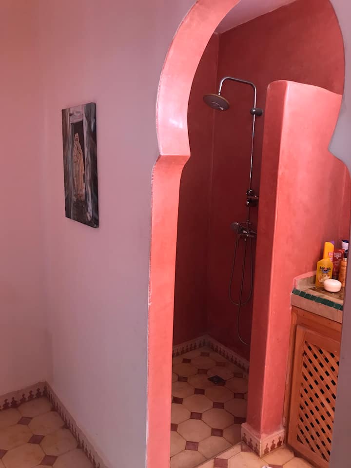 ห้องน้ำห้องนอนสีแดง 