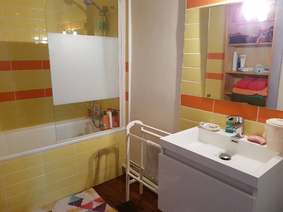 salle de bain privative attenante à la chambre