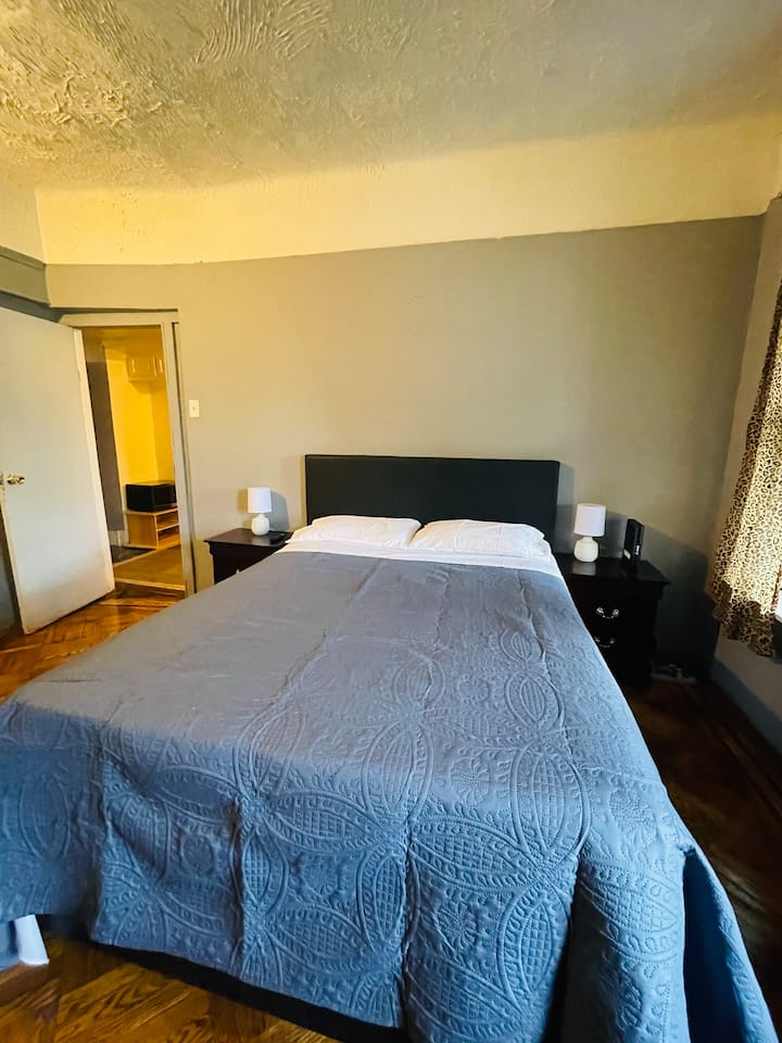 Spacious 3 Bedroom Apartment In Brooklyn New York.