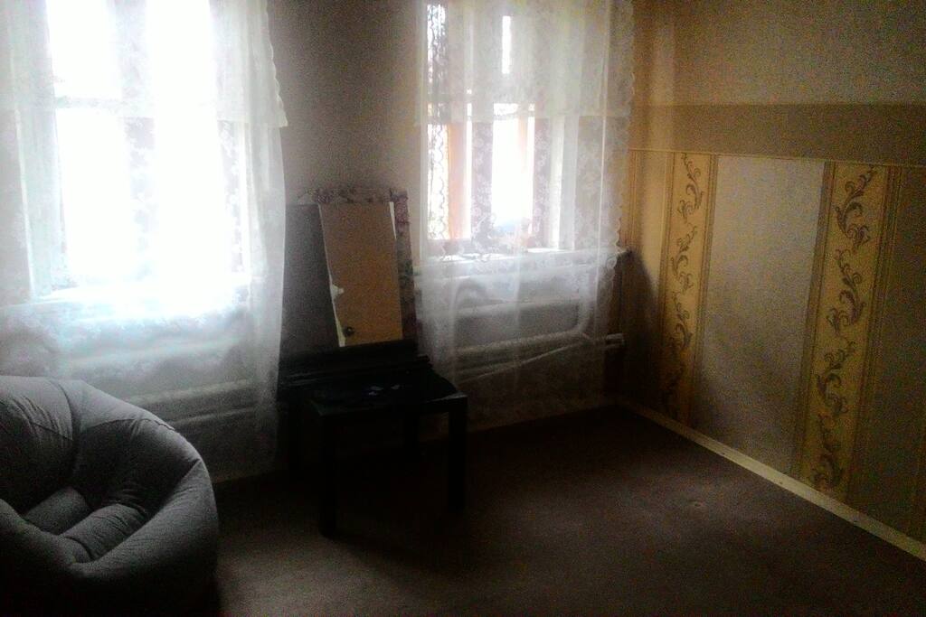 Зал , места на полу до 4 человек