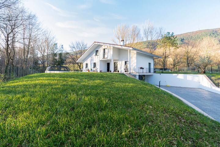 Exclusiva Villa con piscina en Jaizkibel gallery image 2