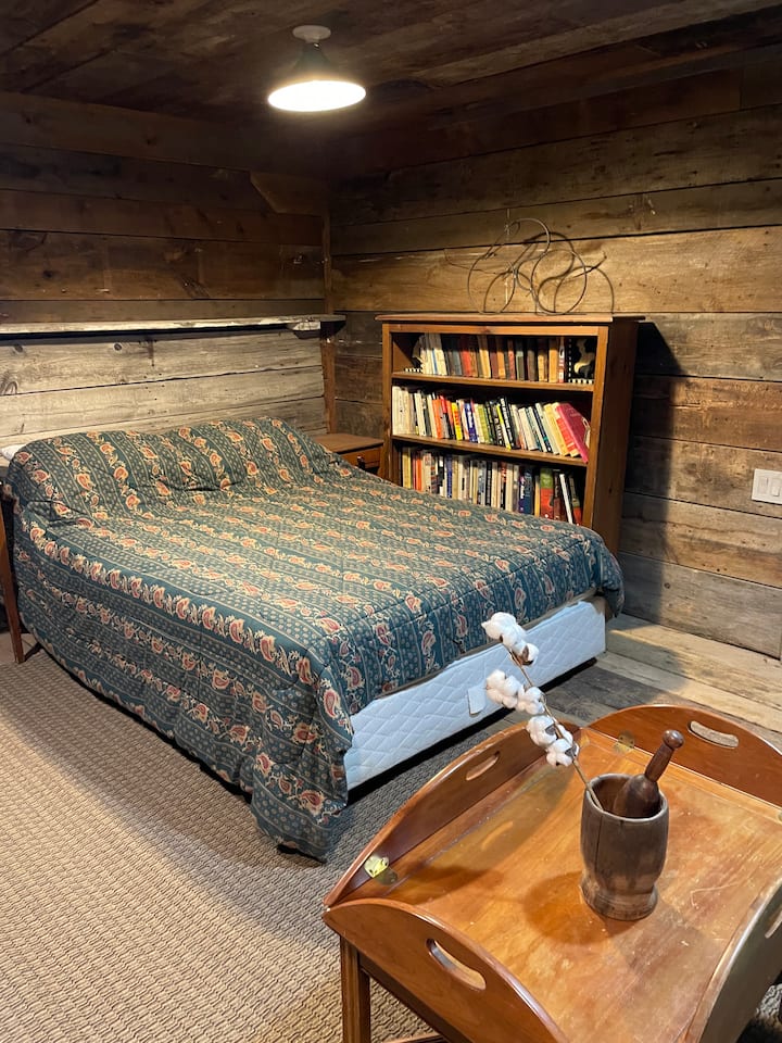 เตียงเต็มรูปแบบในห้องนอนที่สอง