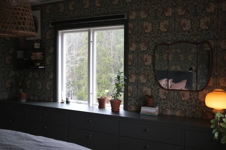 Chumba kikubwa cha kulala, kitanda 180 cm (ghorofani)