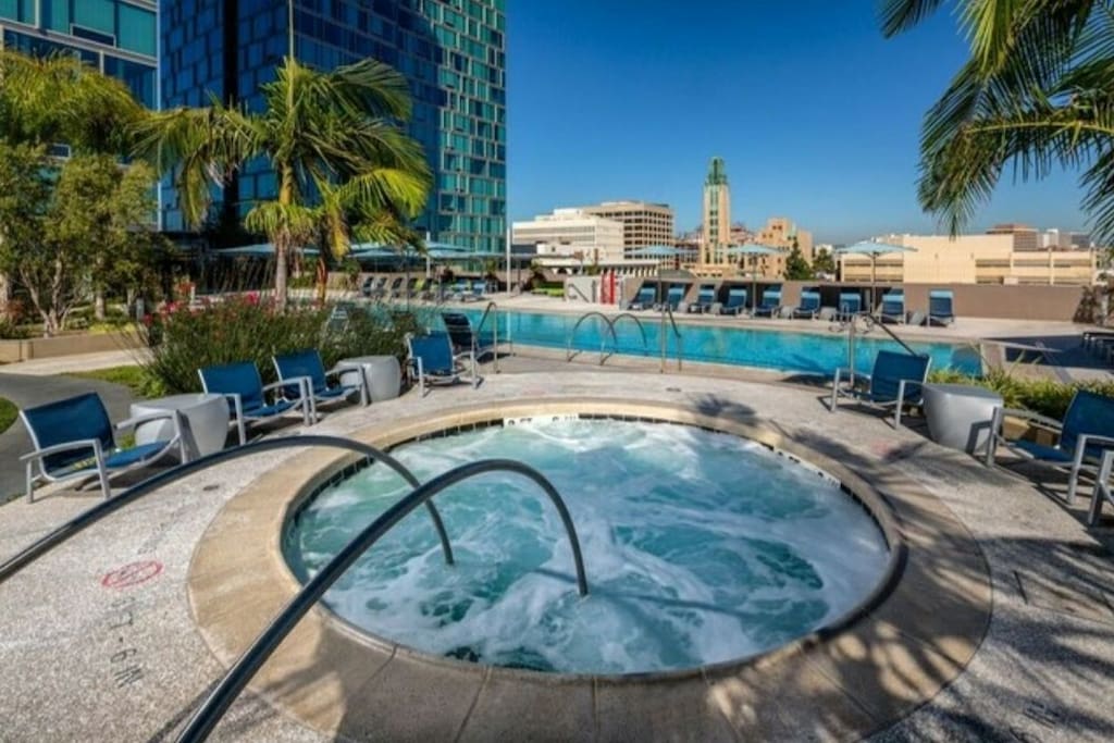 Hot Jacuzzi Down Town L.A. View