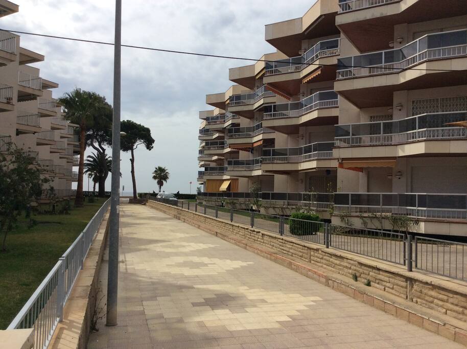 Aparcamiento en la comunidad de apartamentos