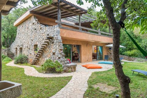 Private & Beautiful Villa 20 steps from the Sea