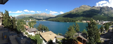 Top performing Airbnb: Super central with great lake views in Sankt Moritz