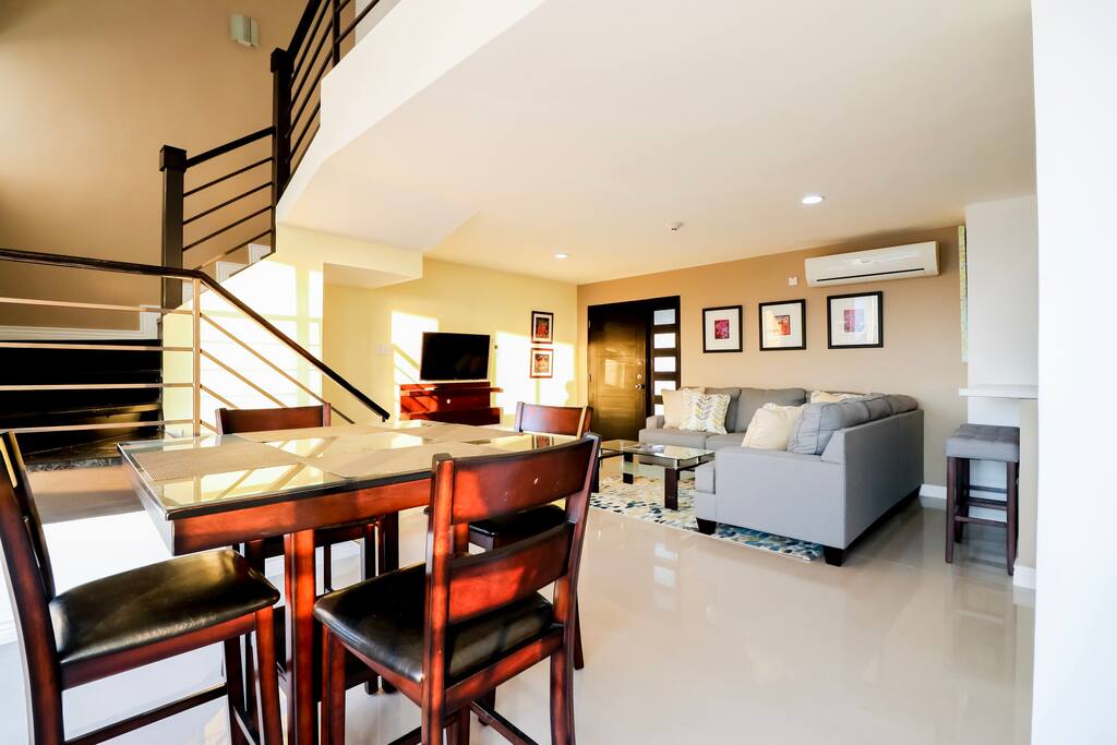 LIVING/DINING ROOM