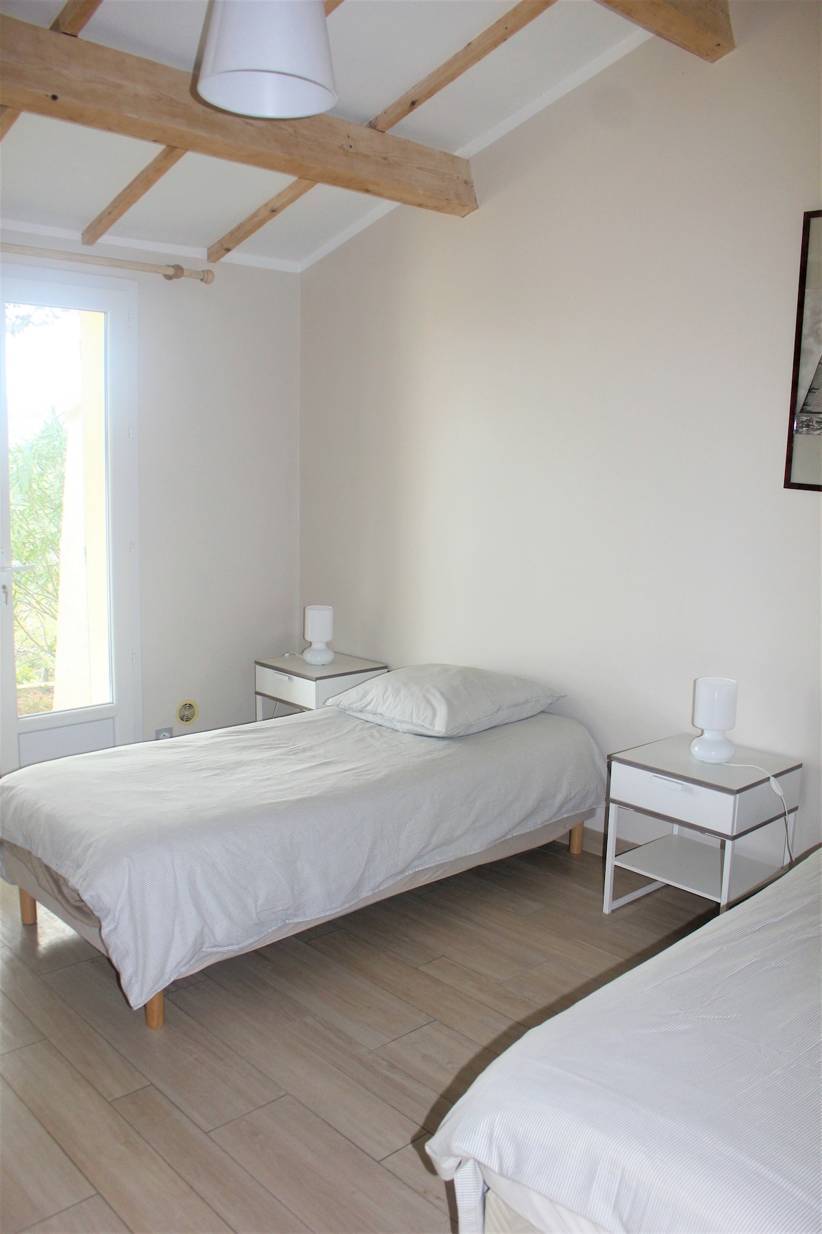 Спалня #3 - 2 единични легла 90 х 190 - Климатик - изглед към морето - директен достъп до палубата