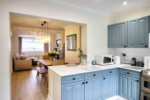 Amazing sea views and hot tub