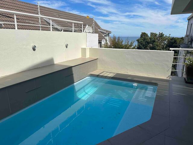 Beautiful 2 bedroomed apt with amazing sea views gallery image 2