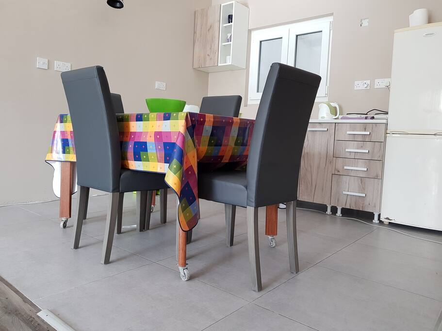 Dining & Kitchen