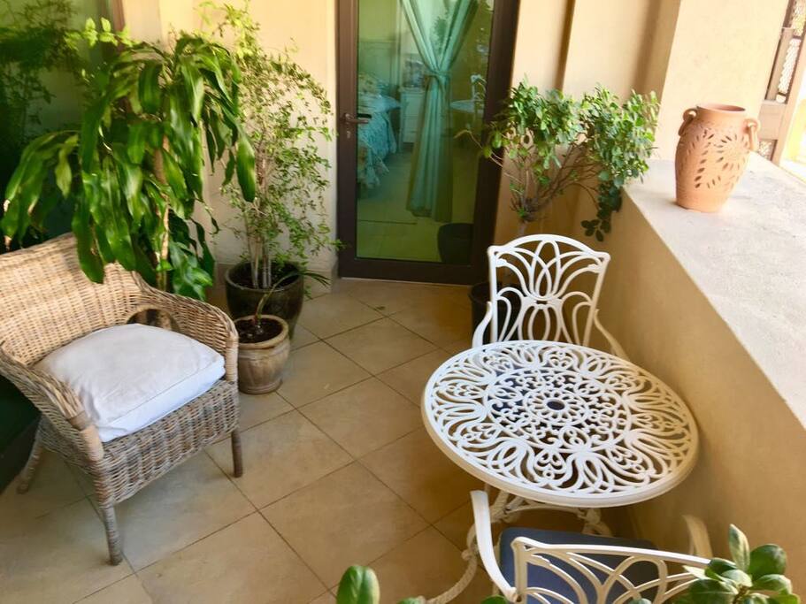 Balcony (half)