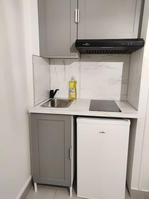 Top performing Airbnb: Cozy Studio - Near Melun Station - 02 in Melun