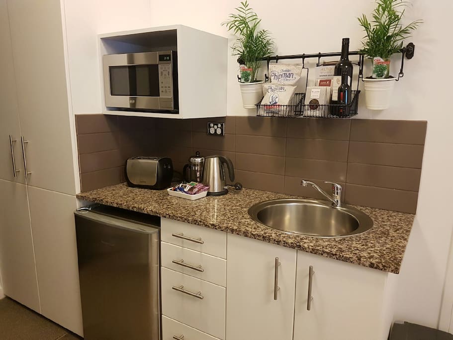 Equipped kitchenette if you like to do things your way