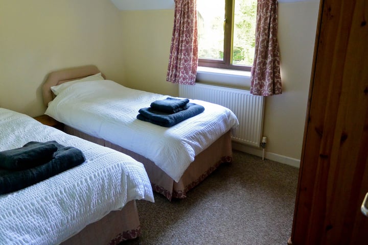 Dhoma e gjumit 2 : krevate dyshe