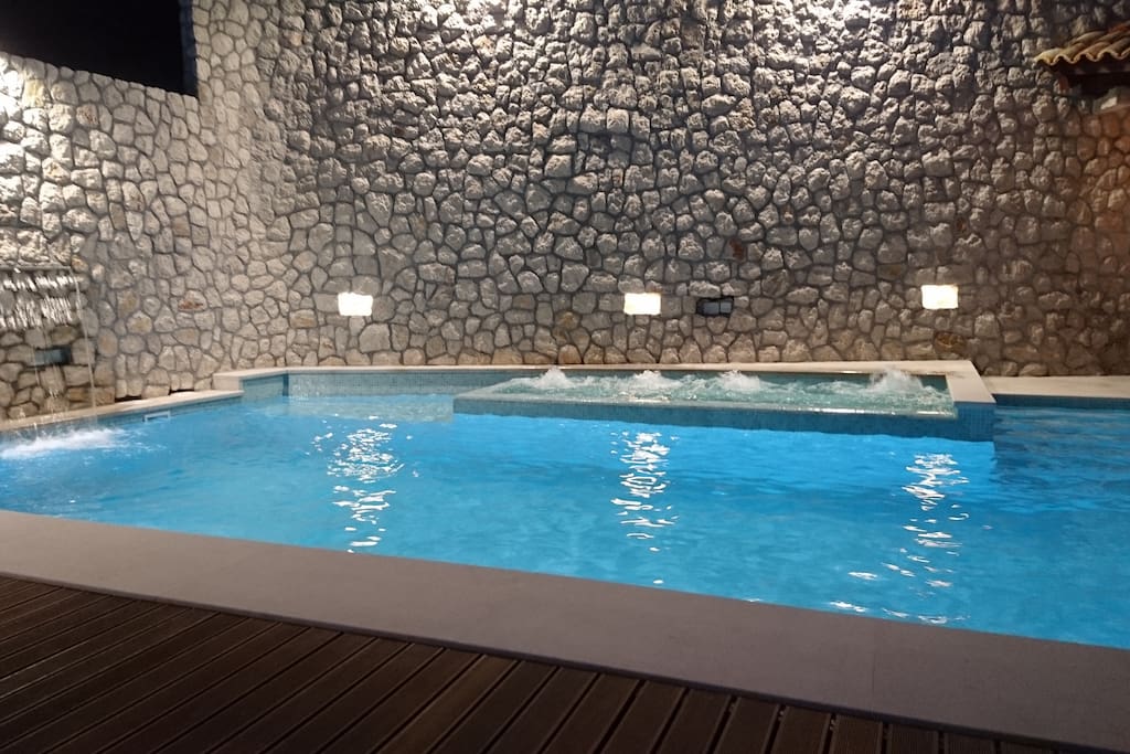 Swimming pool with
jacuzzi