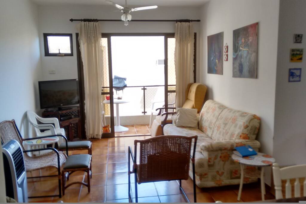 Sala vista da cozinha