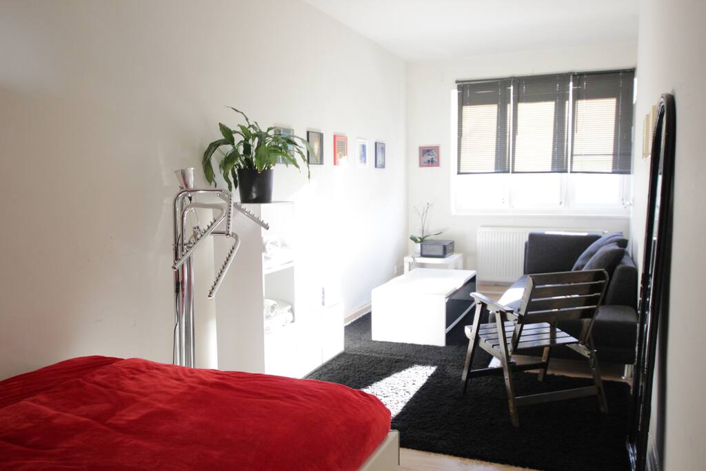 Ihr Zimmer von Eingang / Your room from entrance